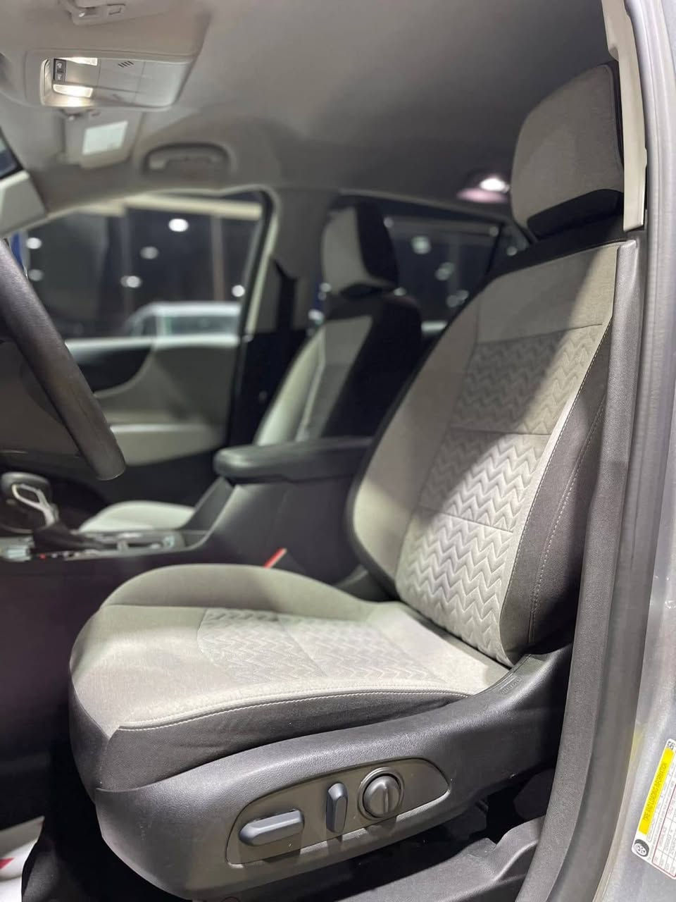 عندي كوينكس 24 سلفر بلا رقم للبيع  أو مراوس بتوسان حديثه لو ترافكس لو سورنتو وانطي فرق العنده هذا رقمي ***********
