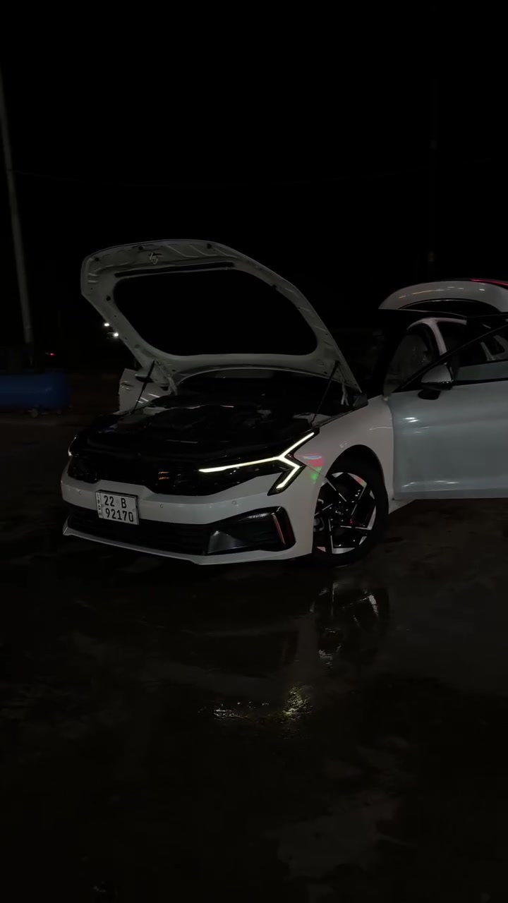 K5 2024
خليجي لون ابيض ساطع ( ثلجي ) رقم أربيل تحويل او وكالة. 
كفالة ما عدى باردات صغار ٣ اللي موجودات بالسونار غيرهن ماكو السيارة حيل نظيفة. 
كفالللللللة گير و مكينة و حدادية و بدن و تخم تاير جديد تايلندي و تخم دسكات. ما عدى المذكور بالسونار. وكلهن بسيطات و صغار. 

البارد الأول : البوند، رجعت عليها لاندگروز اباب البيت 

البارد الثاني : باب السكن، بايسكل 

البارد الثالث : الباب الخلفي بجهة السكن الأهل فتحوا الباب و ضرب الحايط. 
بس ذني غيرهن ماكو. 

المسافة المقطوعة :
١٠٠،٠٠٠ مئة الف كيلو متر 

المواصفات : 
بانوراما 
اوتو هولد
هندبريك بصمة
مرايا شفط كهربائية 
اشاير بالمرايا
كشنات قماش
كشن السائق كهرباء 
بگ لايت لد 
لد امامي نهاري 
حساسات امامي خلفي
مستشعر و إنذار للركن 
شاشة متصلة 
داخل بيج 
ابل كاربلاي 
اوتو أندرويد 
تشغيل و إطفاء عن بعد
دخول ذكي 
انارة ترحيب 
بصمة أبواب 
فتح الصندوق كهربائي
و فتح اوتو عند الاقتراب 
كاميرا خلفية ٣ زوايا مختلفة 
كروس قفل سرعة 
فول تحكم ستيرن
تبريد قطعتين
شاشة تحكم بالتبريد و الميديا لمس 
تحكم بالمناخ منفصل او متصل 
٤ مودات قيادة 
Eco
Normal 
Sport
My drive
مكينة 2500 GDI المرغوب V4

السعر : ٢٠٥ 🔒 قفل 
السيارة بلاششش
و بالعافية على اللي ياخذها 

***********
اتصال + واتساب 

ربي يرزق الجميع بحق الحبيب محمد عليه و على آله افضل الصلاة
