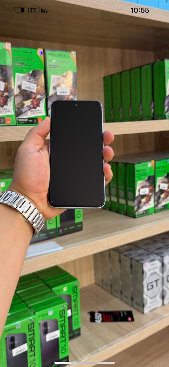 يأتي ITEL A80 بشاشة كبيرة وواضحة تمنحك تجربة مشاهدة مريحة أثناء مشاهدة الفيديوهات أو استخدام التطبيقات المختلفة، مع تصميم أنيق وخفيف سهل الحمل والاستخدام.
⚡ مزود بذاكرة 4GB RAM لتوفير أداء سلس في التطبيقات اليومية والتنقل بين المهام، إضافة إلى مساحة تخزين 128GB لحفظ الصور، الفيديوهات والتطبيقات بكل راحة مع إمكانية التوسعة عبر بطاقة الذاكرة.
📸 التقط صورًا جميلة للحظاتك اليومية بفضل الكاميرا الخلفية المدعومة بالذكاء الاصطناعي، مع كاميرا أمامية مناسبة لصور السيلفي ومكالمات الفيديو.
🔋 بطارية قوية 5000mAh تدوم طوال اليوم لتمنحك استخدامًا متواصلًا دون الحاجة للشحن المتكرر، ما يجعله مناسبًا للاستعمال اليومي والعمل والدراسة.
📌 أهم المميزات:
شاشة كبيرة عالية الوضوح
RAM 4GB
مساحة تخزين 128GB
أداء جيد للاستخدام اليومي
كاميرا AI
بطارية تدوم طويلًا
دعم شريحتي اتصال
بصمة سريعة وآمنة
تصميم أنيق وخفيف


**إذا كنت صاحب هذا الإعلان وتريد حذفه لأي سبب، رجاءا أرسل رسالة إلى الدعم الفني**