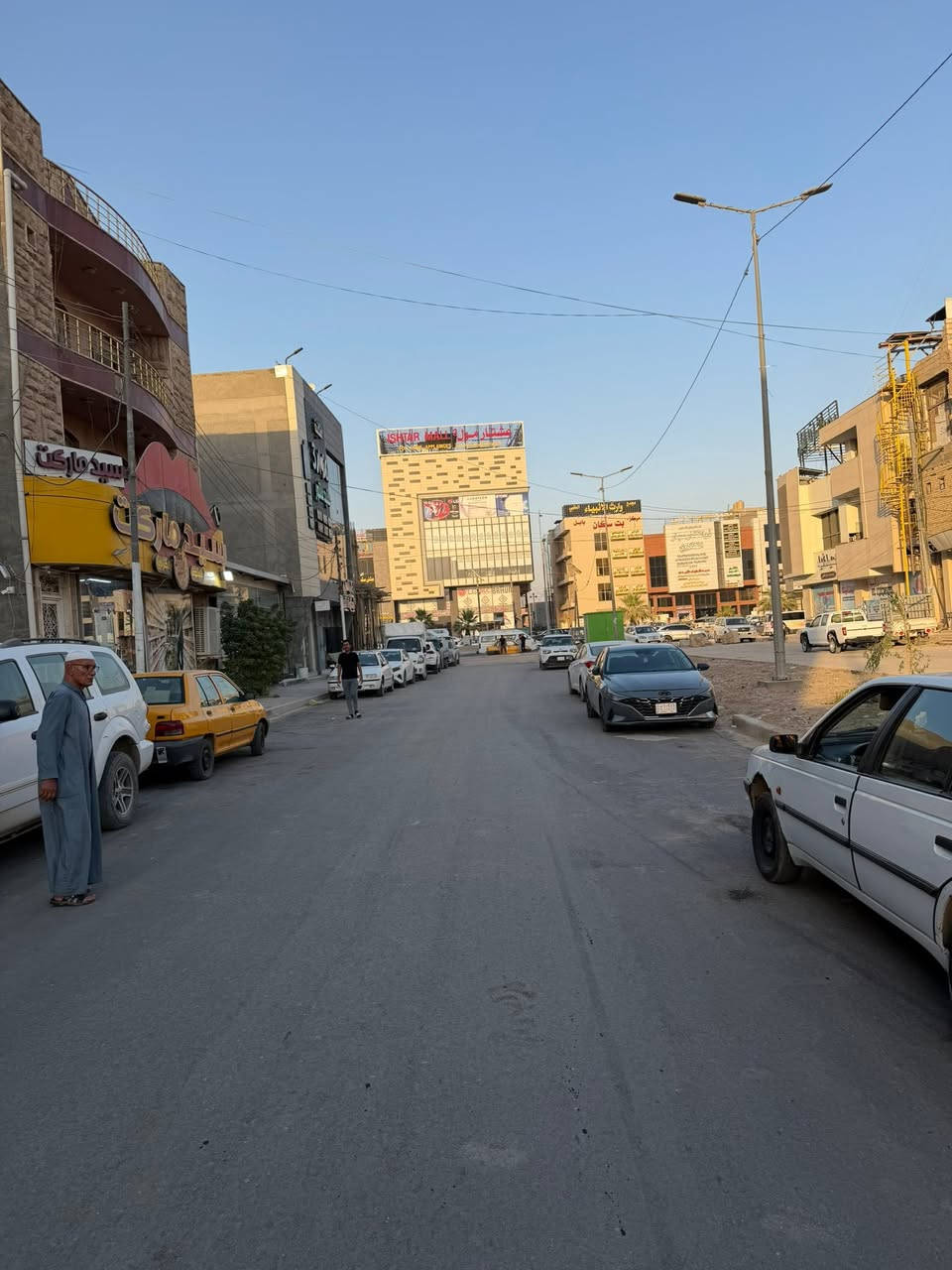 تجاري سنتر على شارع الحسينية 

🏤/ بناية تجارية للبيع المساحة ٢٠٠ م طابو صرف 

                     الواجهة ١٠ م / النزال ٢٠ م 

الطابق الاول / يحتوي على شقق عدد ٤ 

‏الطابق الثاني/ يحتوي على شقق عدد ٤ 

🌏الموقع /  حلة  سنتر على شارع الحسينية

                     ( ٥٠ م يبعد عن شارع ٦٠ )

سعر جداً مناسب بالنسبة للاسعار المنطقة 

مكتب بشار للعقار والمقاولات شارع ٦٠ بداية شارع الحسينية 

***********

***********
