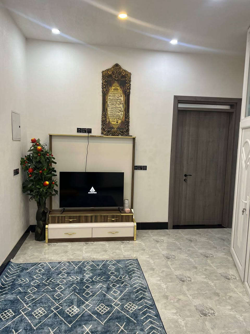 🏡 دار سكن للبيع

📍 العنوان: أم الخيل الرابعة- قرب شارع عشرين الفاصل بين الثالثه والرابعه 

📐 المساحة: 150 م²
📏 الواجهة: 7.5 متر

🏠 المواصفات:

طابقان-- بناء حديث

5 غرف نوم
2 مطبخ
2 صالة
1 استقبال
4 مجاميع صحية

💰 مطلوب صندوق الإسكان: 48 مليون دينار

✨ دار مناسبة للعوائل، بتصميم حديث ومساحات مريحة، وموقع مميز في أم الخيل الرابعة.
المراجعة 
     ♦️♦️♦️مجموعة باسم الشمري♦️♦️♦️
      ♦️♦️للاستثمار والتطوير العقاري♦️♦️
الفرع الاول/بغداد،القادسية،قرب مجمع الوزراء
الفرع الثاني/الديوانية،الجزائر ،الشارع الخدمي،مقابل تقاطع أم الخيل
للأستفسار الاتصال على📲
قسم المبيعات 📠
***********📱
***********📱 
📲 حمّل تطبيق باسم الشمّري العقاري الآن من Google Play:
👉 [https://play.google.com/store/apps/details?id=com.basemShamry.app](https://play.google.com/store/apps/details?id=com.basemShamry.app)
🍏 قريبًا على App Store
