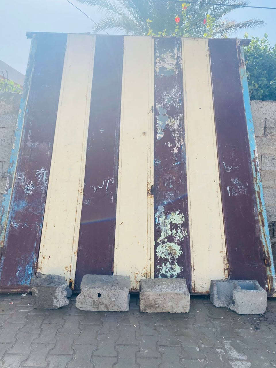 باب دفتري طول 3 متر عرض 260
كبنكات العرض 2 متر
جام خانه طول220 العرض 220
***********
