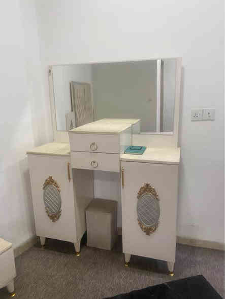 غرفة النوم تركي اصلي ٩قطع حيل نضيف مستعمل قليل سعر ٤٥٠ ألاف عنوان دهوك بروشك ت*********** دهوك
