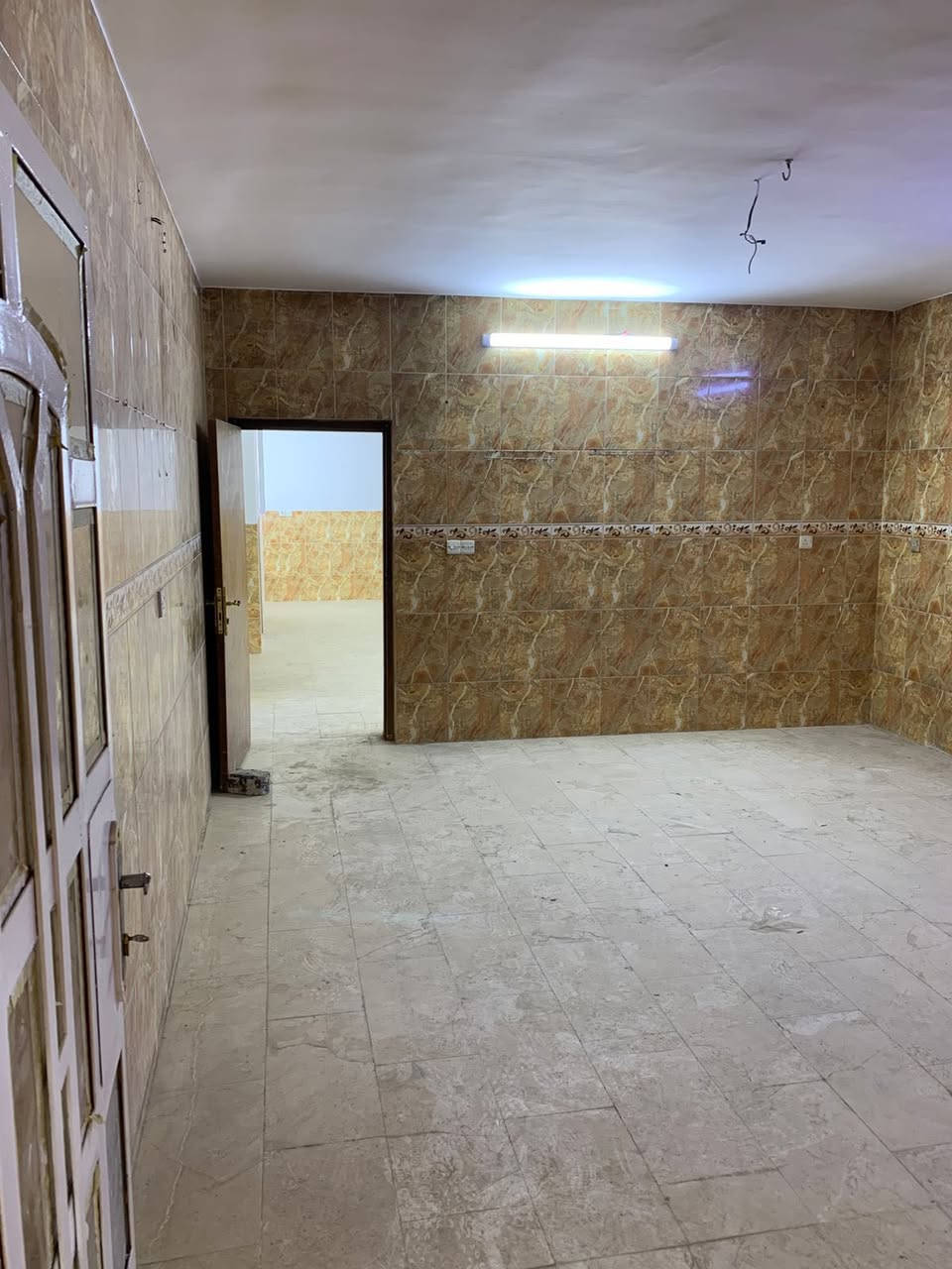 السلام عليكم
يستمر مكتب مسكنك للعقار بتقديم
افضل العروض المناسبة إلى الزبائن الكرام
🔹بيت كلاسك للبيع مساحته 255 متر
🔸الواجهة 8.5 متر  🔸النزال 30 متر
🔹يحتوي البيت على (صاله -ومطبخ -4غرف نوم وخدمات)
🔸موقع البيت / البنوك خلف شارع الكنيسة زقاق 8
🔹للاستفسار أكثر مراجعةمكتب مسكنك للعقار 
الواقع /البنوك شارع المطاعم مقابل بن رضا علوان
أو الاتصال على الرقم ☎️ ***********
