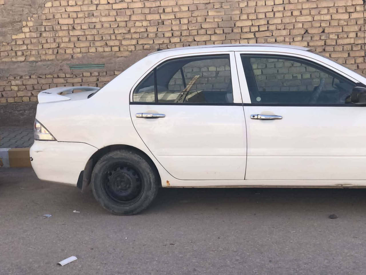 مسيوبيشي.  لانسر.  2007 كير ومكينه نضيفات.  حداديه 70%%  تبريد ثلج ارقام جديده وسنويه 2030 جديده . راعيها ديوانيه. تخم تاير جديد. السياره خير من الله كلش نضيفه ومرتبه وحلووه. ضربتهاا جاملغ وشوي من البنيد جهه السايق.  وبيها كم قطعه صبغ ابيع مصبوغه حزام.  سعرها 58 وبيها مجال جدا بسيط.   *********** Singapore
