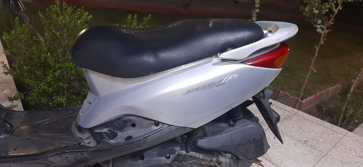 السلام عليكم من رخصه مدير الكروب
دراجه بريز حديث لايت فوك ***********استخدامً قليل 

دراجه رمبه لوك لوك لوك كفاله عامه اوراق رمبه موجوده 

عنوان الدوره  حي الصحه 

الدراجه عوزه غسله متربه 

السعر ٧٥٠
