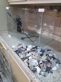 حوض اسماك مع كافة محلقاته السعر  30  07706246527