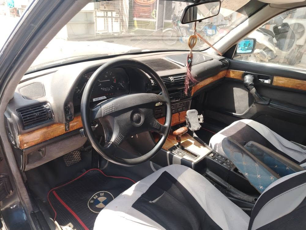 السلام عليكم لبيع BMW 730 موديل 93 سنويه 2028 نجف مشروع وطني سيارة كير مكينه تبريد كفاله كهربايات شغاله كلها تخم تاير حداديه 80٪ البدي مابيه ضربه صبغ موجود تجي تحكم بعينك احلى من صور سيارة ستفسار خاص لو تصال رقم *********** السلمان, المثنى
