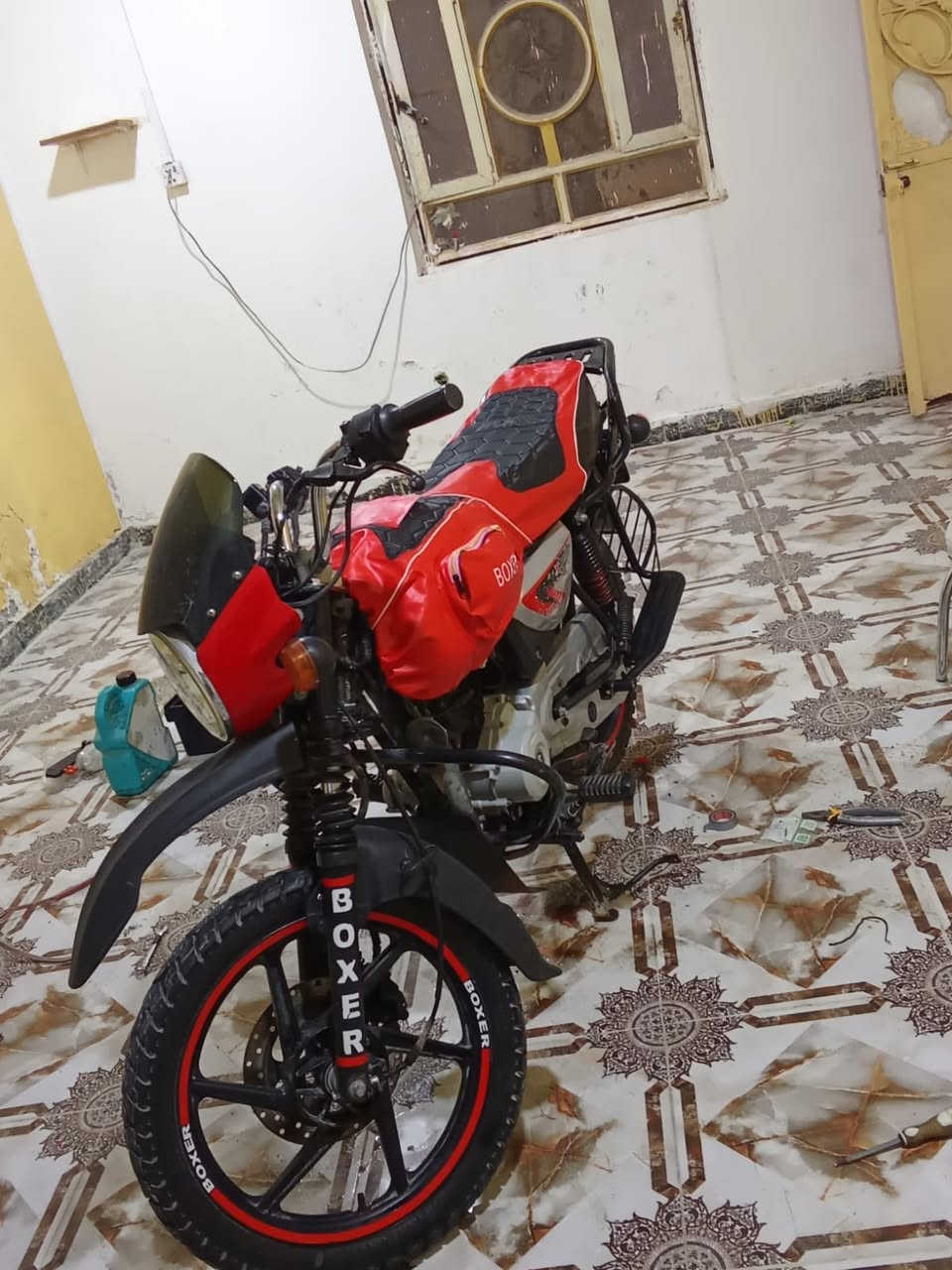 السلام عليكم بوكسر فحل بسمي رقم نكليزي موديل ٢٢ طالعة ب٢٣ دراجة مال جناي مجفتة شركة غراض شركة تاير خلفي جوبلس كهربائيات كلها شغالة دهن اديرلها امزويل كل ١٠ تيام بس صارلي فترة تاركها دراجة عندي سيارة وما مستخدمها ابيع شرط شرط شرط يحول ما تحول لا تخابر مو شراي هم لاتعبني شراي بخدمتك مكاني قبلة رقم *********** : سعر ٢وربع قفل 🔒
