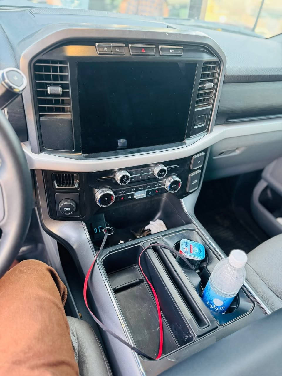 � للبيع Ford F-150 XLT موديل 2023 وارد أمريكي 🇺🇸
✔️ محرك 6 سلندر 2700 توربو قوي واقتصادي
✔️ شاشة كبيرة
✔️ مقاعد جلد
✔️ تشغيل بصمة
✔️ مواصفات XLT المعروفة كاملة

📌 الممشى: 33 ميل فقط
📌 تبديل الصندوق الخلفي
📌 رقم سليمانية باسمي – تحويل ثاني يوم
📌 السيارة نظيفة جداً وحالتها ممتازة

💰 السعر: 32,500 دولار قابل للتفاوض (مجال بالمعقول)

📍 العنوان: ديالى / خانقين
📞 للاستفسار والجادين فقط: ***********
