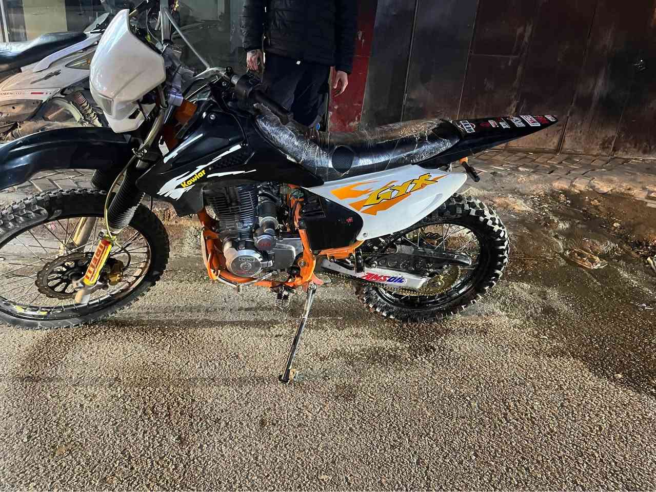 قفازا كاوسكاي 2024    مكينه ربع.   شلعه ومعدل.    مكبنه بلاد.  بغداد الاعظميه  *********** بغداد, العراق
