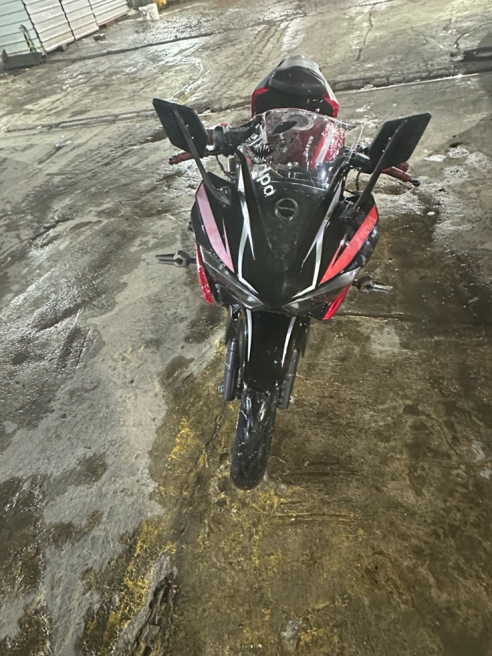 دايوانR200مكفوله عام ومرقم بغداد موديل2023ماشيه25للبيع ب13مكان بغداد ***********