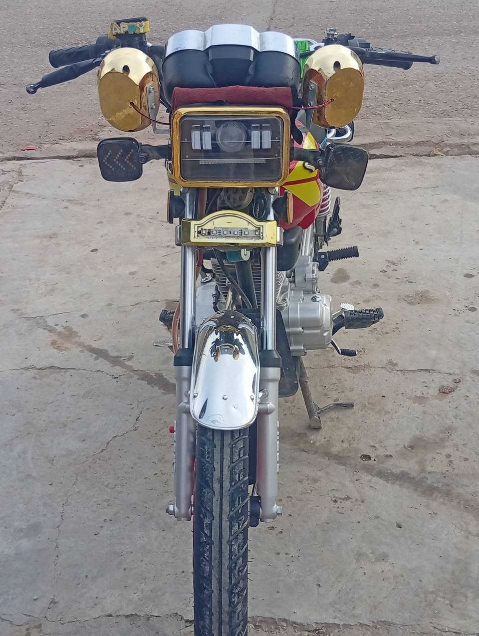 سلام عليكم دراجه سيفان موديل 24 جاهزه من كلشي
ملاحضه بس دشبول محترك فقط
مكينه سوبر ممفتوحه كهربايات كل شغاله دراجه ما ماشيه هواي ورقه كارتونيه سعر 675بيه مجال عنوان ديالئ شهربان ***********
