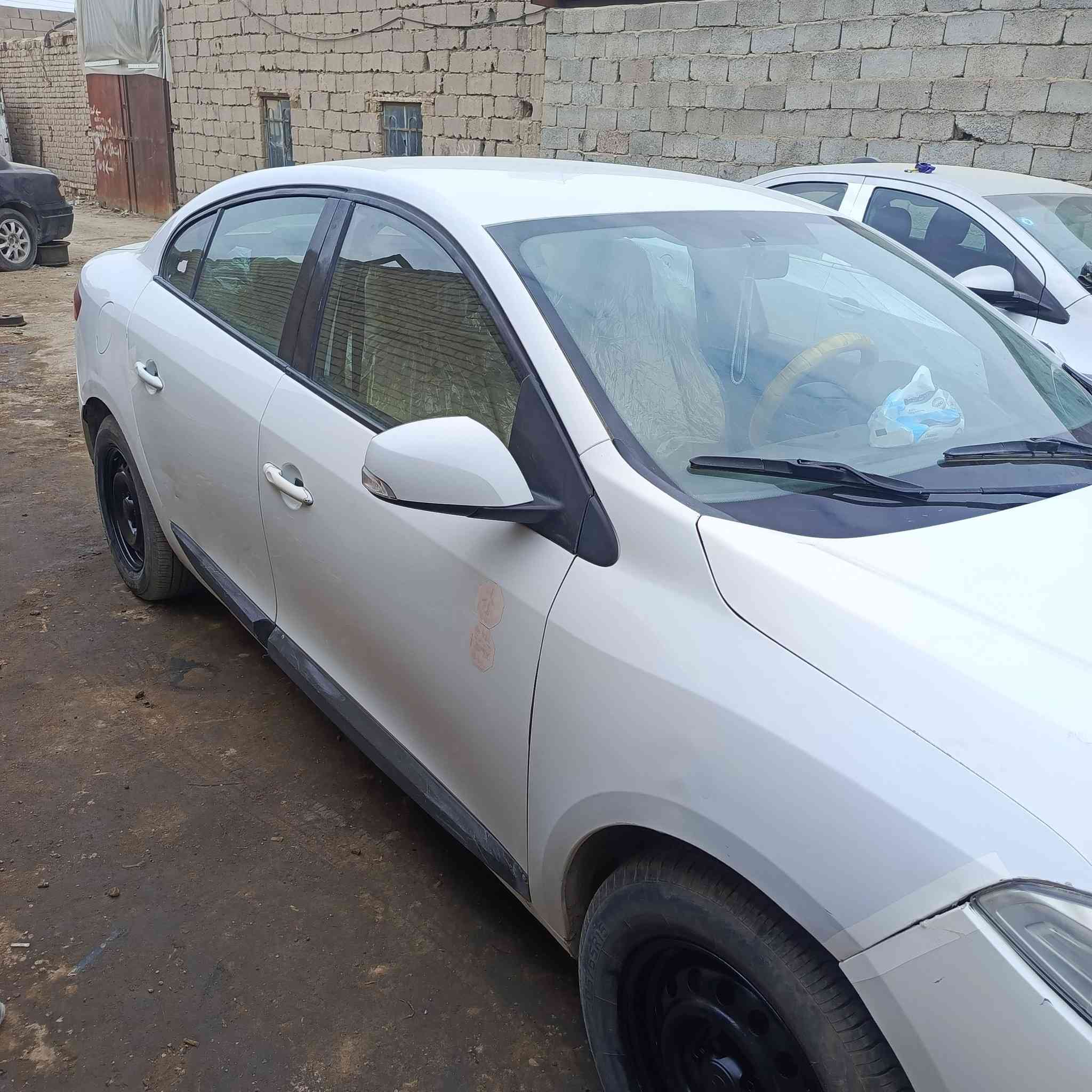 رينو فلونس موديل 16 سنويه 27 سياره جاهزه تخم تاير حداديه جديده محرك وكير كفاله من  الفتح سنويه ل 27تبريدوتدفه شغال السعر68او مراوس***********
