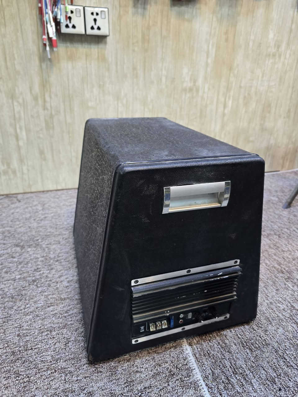 السلام عليكم
من رخصه الادمن....  مظخم للبيع جاهز وشغل  يرهم على جميع السيارات حديث و قديم فول الفول نظيف فول صوتو كلش عالي......  السعر خاص.. 
آوٌ آتٌصّلَ عٌ آلَرقُمً ***********
