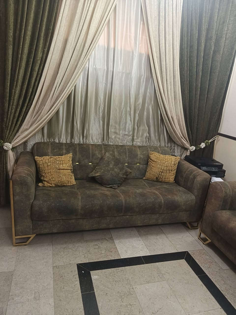 السلام عليكم عندي هذا التخم نظيف جدا  للبيع هو والبردة بسعر مناسب


**إذا كنت صاحب هذا الإعلان وتريد حذفه لأي سبب، رجاءا أرسل رسالة إلى الدعم الفني**