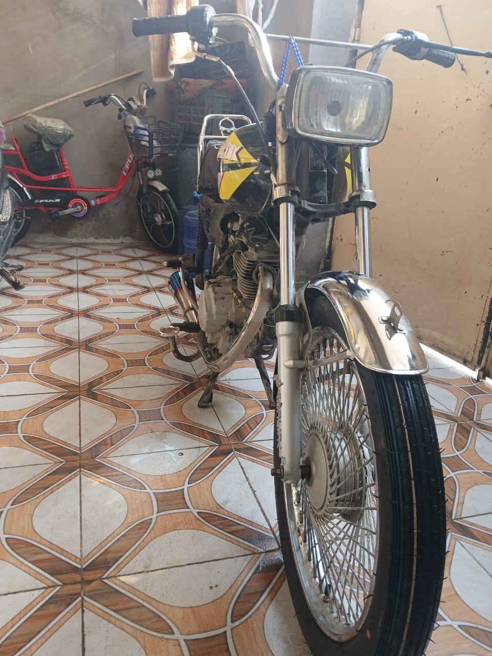 السلام عليكم دراجه تايكر موديل 17 محرك ماممفتوح مكاني بعقوبة التحرير  السعر خاص او تصال ***********
