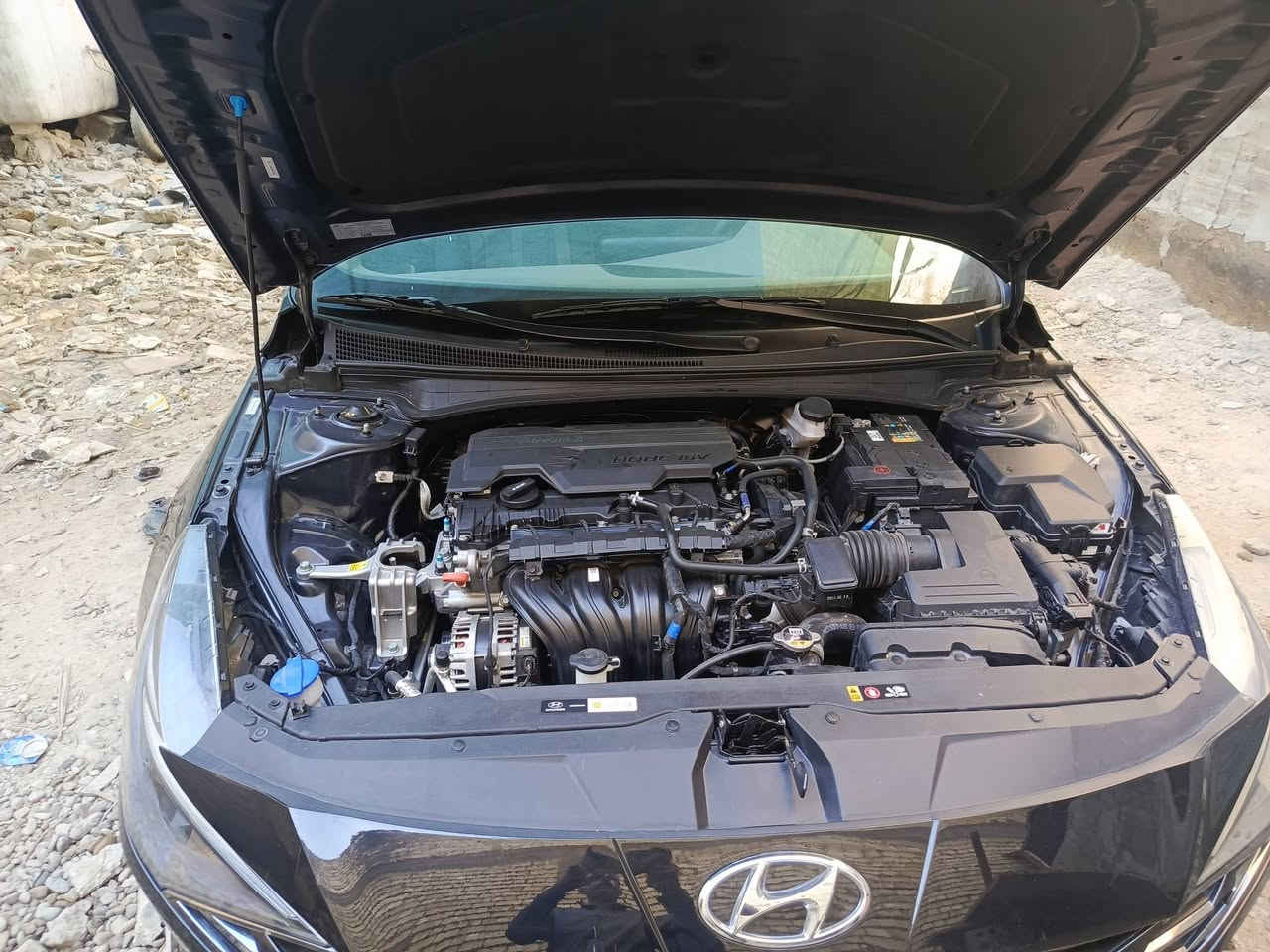 السلام عليكم النترا وارد امريكي مكفوله من صبغ ويرباك بيه بارد باب خلف السائق وقبق جنطه هم بارد شوي  ماشيه 24 محرك دوش 2000 السعر155    ***********
