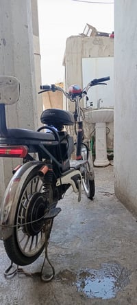السلام  عليكم دراجة شحن بايسكل كلشي شغال بيهة  فقط التاير الخلفي مبنجر...