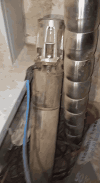 غطاس ابو الاربعه ٢٠ حصان للبيع  مع كافه ملحقاته للاستفسار ٠٧٧٠٦٠٣١٥٥٨