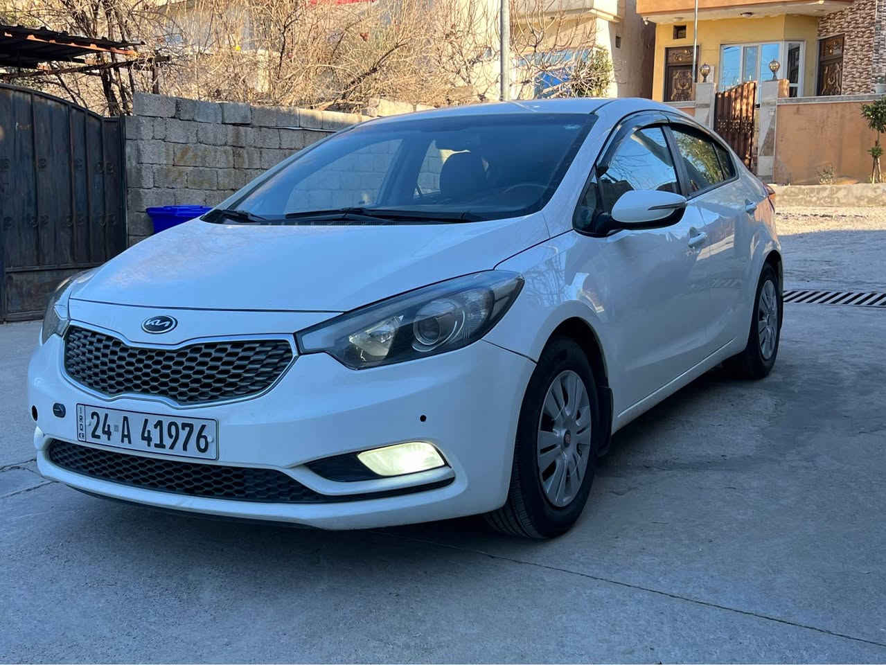 للبيع نقداً… كيا سيراتو موديل ٢٠١٣… محرك ٤ دوش… كير اوتو… رقم وسنوية جدد… بيهه جاملغ ونص بنيد صبغ بدون دواخل وهلال خلفي حسبة شبر هم صبغ شرط بدون ضربة… السيارة جاهزة ومابيهه ولا نقص… المكان دهوك… السعر ١٠٨ ومجال…. للاستفسار 
***********
*********** دهوك, العراق
