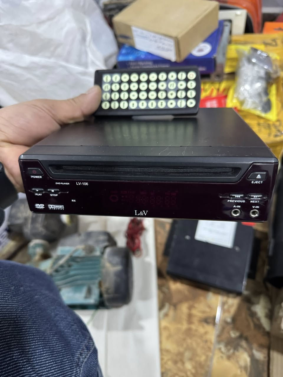 شاشه سقف ياباني اصلي نظافه 100‎%‎ مع ملحق DVD وترهم على شاشه السياره وليه منفذين صوره 
اناره داخليه واناره مع فتحت الباب وبيه اناره سكن على الدكم السعر 145 مع التوصيل


**إذا كنت صاحب هذا الإعلان وتريد حذفه لأي سبب، رجاءا أرسل رسالة إلى الدعم الفني**