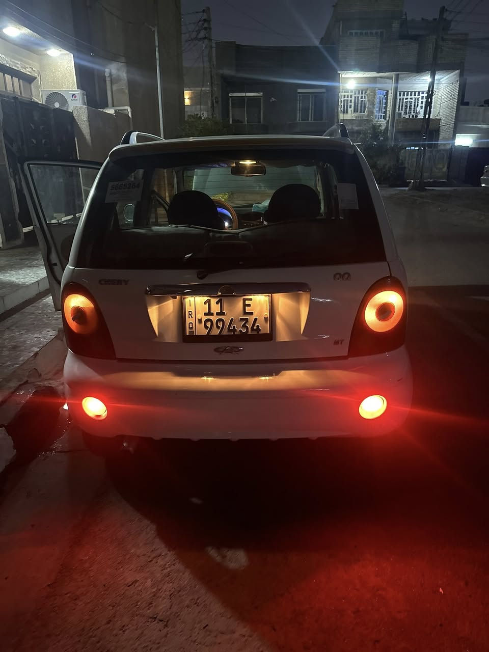 السلام عليكم 
كيو كيو موديل 2013 للبيع 
كير مكينه مكفولات 
كير اوتو 
رقم بغداد الإنكليزي باسمي سنويه لل 2030 
تبريد نقص غاز 
كهربائيات كلها شغاله 
مكانها حي الجهاد الرفاق 
***********
السعر 32 وبيها مجال
