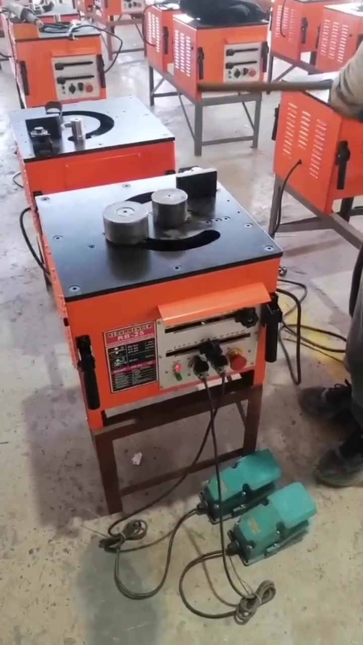 نقدم لكم ماكينة ثني حديد التسليح REBAR BENDER RB-25، المصممة خصيصاً لتلبية احتياجات المقاولين وأصحاب المشاريع الكبرى. تتميز الماكينة بقدرتها العالية على التعامل مع مختلف أقطار الحديد بدقة متناهية وسرعة فائقة، مما يقلل من الهدر ويزيد من إنتاجية العمالة لديك

جهاز آمن، سهل الاستخدام، وجاهز للعمل الشاق يومياً. #حدادة_وتسليح #ورش_حديد #ماكينة_ثني_الحديد #بناء_وإعمار #معدات_بناء #مقاولات #ادوات


**إذا كنت صاحب هذا الإعلان وتريد حذفه لأي سبب، رجاءا أرسل رسالة إلى الدعم الفني**