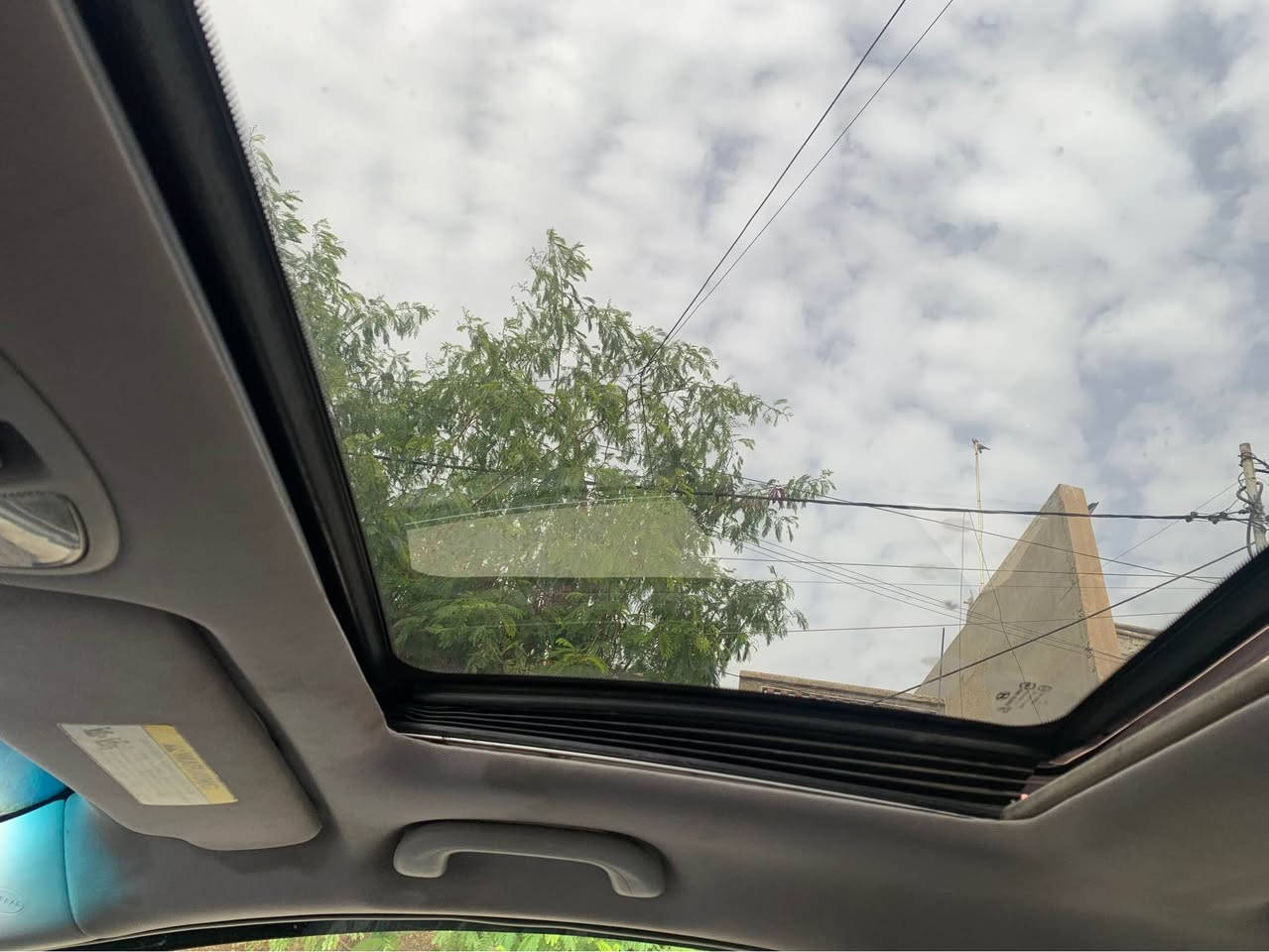 سوناتا وارد امريكي2012 فول لمتد بانوراما بصمة + بصمة ابواب بانوراما سونارها موجود ويا الصور رايدها ٩٥ وبيها مجال قليل مكان السيارة بغداد الدورة الاتصال على الرقم 
*********** ابو احمد 
شباب بدون زحمة اني مكلف لصديق بالنشر بغداد, العراق
