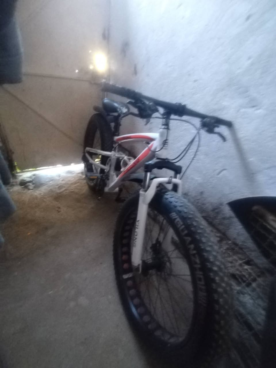 سلام عليكم بايسكل للبيع نضيف وقليل الستعمال ماته صالي ٣ اشهر ماخذا سعره ١٨٠ وبي مجال مكاني السماوه حي الجموري


**إذا كنت صاحب هذا الإعلان وتريد حذفه لأي سبب، رجاءا أرسل رسالة إلى الدعم الفني**