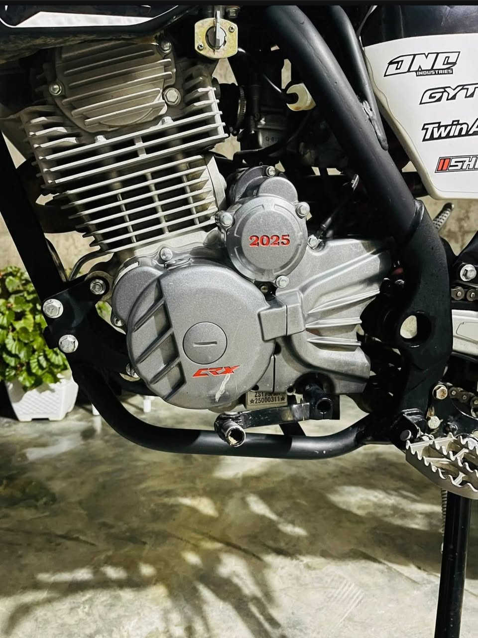 سلام علیکم برایان ئەم CRX مکینەی 300cc مودیلی 2025 
بو ڤروشتەن
 ماشاللە زور بەهیزە ناونیشان سلیمانی نرخی 1،200000 
(١ ملوينو ٢٠٠ هزار دينار) ژمارەی تەلەڤون *********** تەلەڤون یان واتساب
