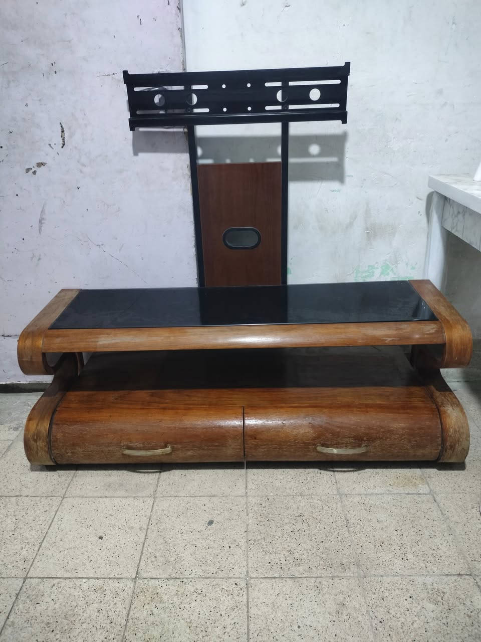 عربانه معوقين ما مستعمله ميز بلازمه صوبه اخت الجديده مكينه خياطه ع الفحص  .ديوانيه .الاسكان .مقابل المعهد التقني ***********
