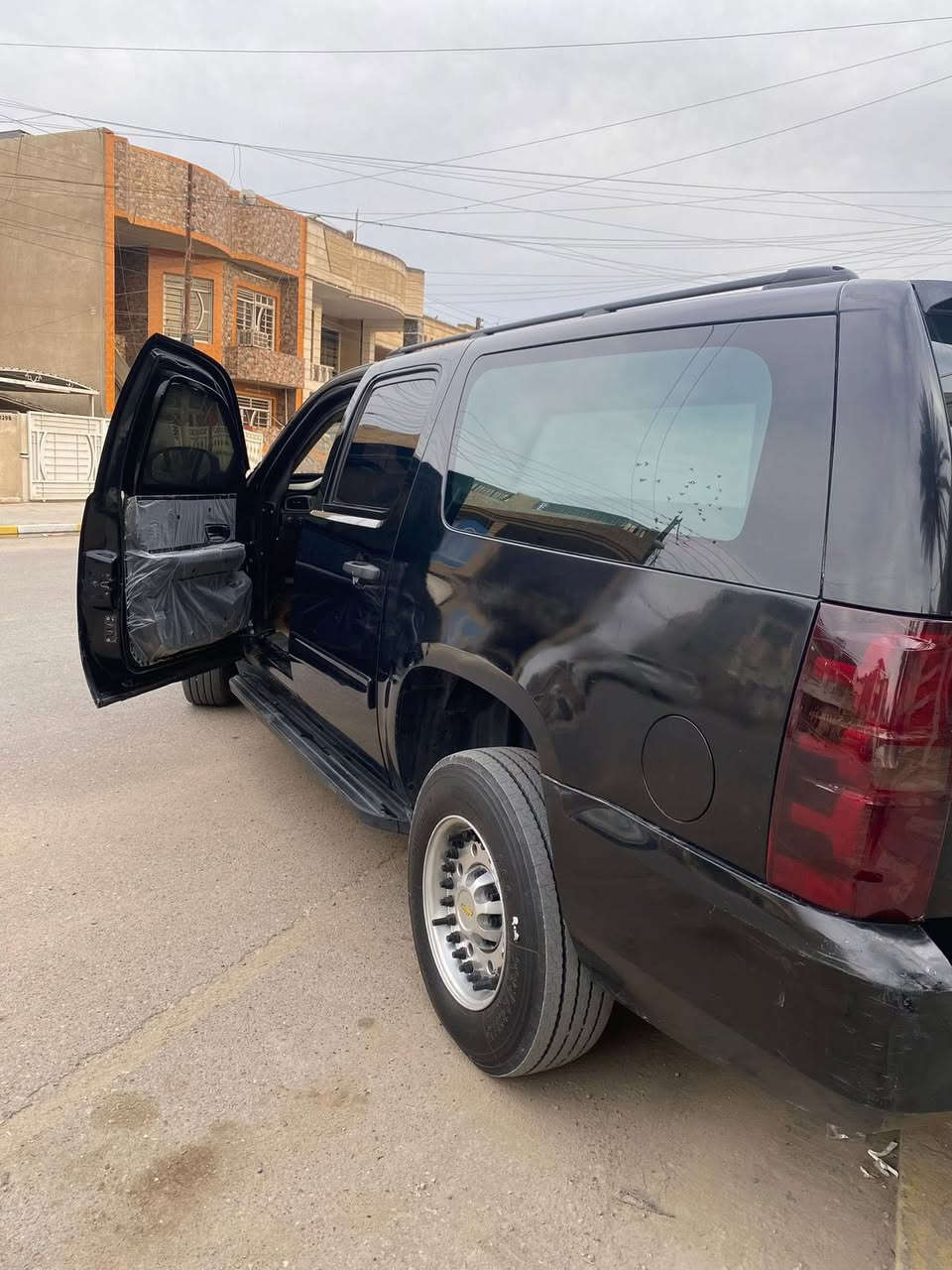 السلام عليكم تاهو موديل ٢٠١١ مصفحه تصفيح بلادي السياره مكفوله مابيهه من جميع النواحي السياره باسمي تحويل مباشر 
المكان بغداد السيديه والسياره بعد احلى من الصور جاهزه 
تصفيح كندي
السعر ١٧٥ وبي مجال بسيط وماكو هيج سعر بالتصفيح 
للاستفسار ***********
