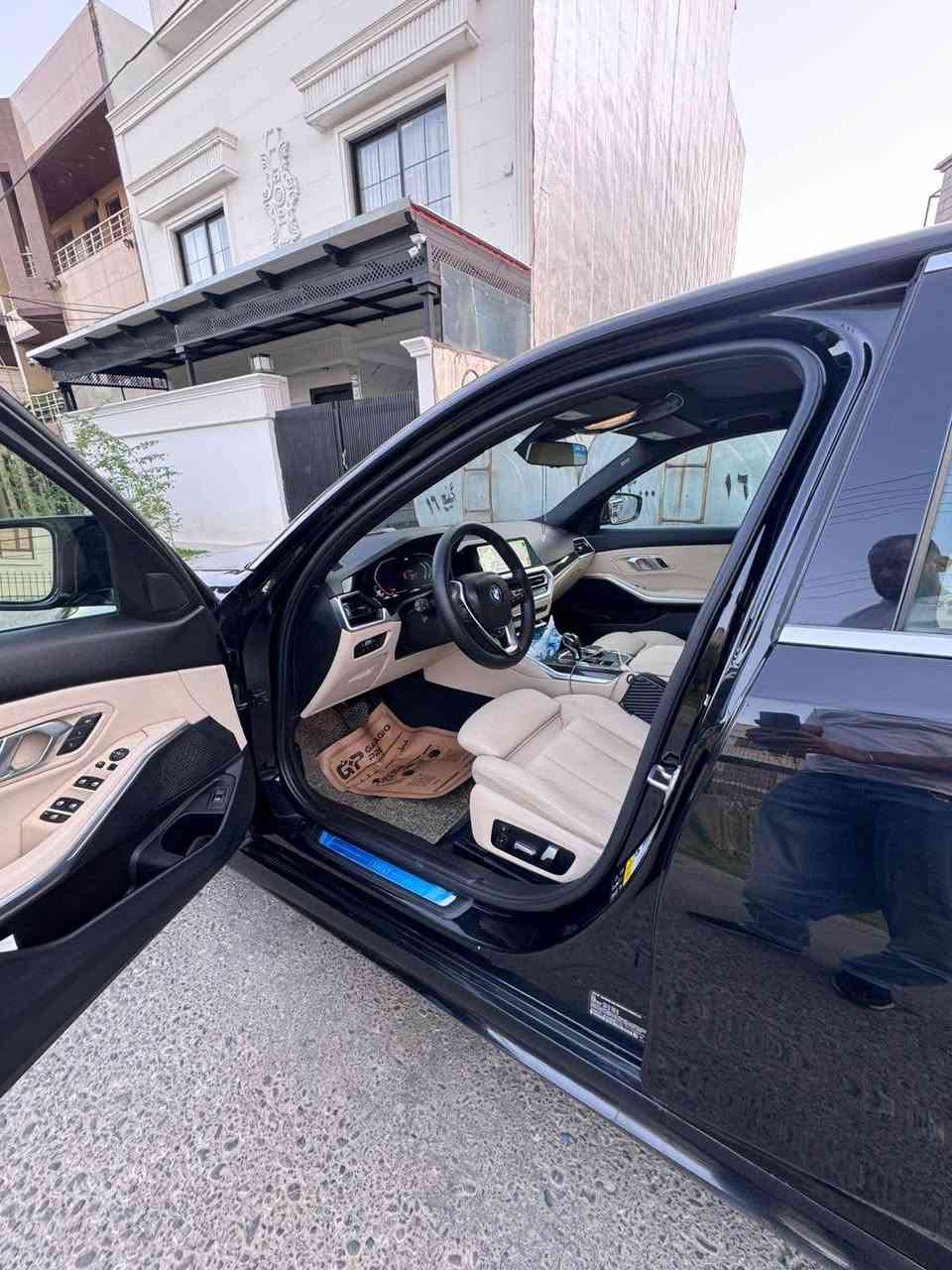 BMW -330i - XDrive 

فول مواصفات مايحتاج نذكر مواصفاتها 
ماشي 107 مايل حقيقي

ضررها قطعه بونيد وجاملغ مبدل بلادي
سيارتي اي نقص مابيها نطيفه 
سنويه جديده ب اسمي تحويل ثاني يوم 

السعر 230 ورقه وبيها مجال 

*********** أربيل, العراق
