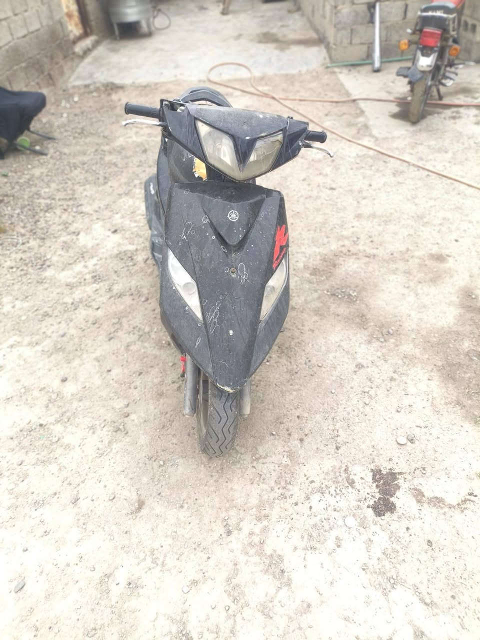 سلام عليكم ثلعب للبيع الدراجة شغالة نكرة سلف كهربايات شغالة عوزهة ترتيبات
*********** 
سعر 350 وبيهة مجال قليل
