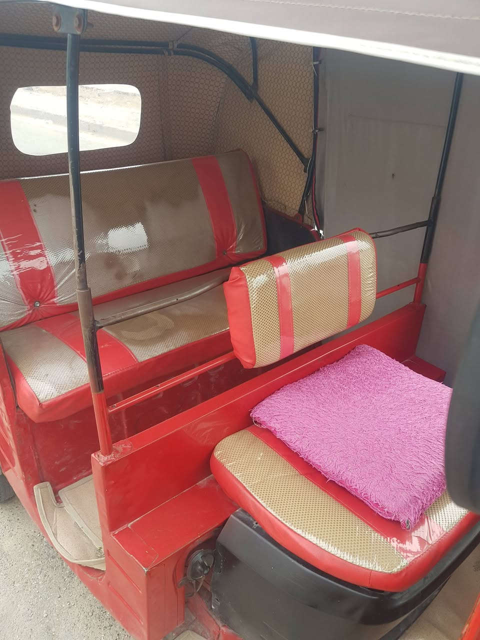 سلام عليكم تكتك مديل 17 شهر 11 جاهزة كلهة شغالة بس  بيهة صليب ولباقي كلة شغال تكتك معمرة جديد السعر 3    200 وبيهة مجال مكاني الحسينية الراشدية ***********
