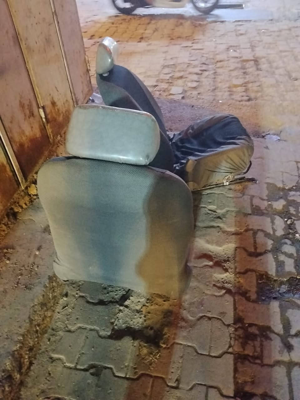 سلام عليكم اخواني الاعزاء بدون كسران فدوه لان رحت للسوك وشفت الاسعار مستعمل وجديد
كراسي كورلا من 9 لل 13 يرهمن
حاله جيده قواعد مابيهه اي كسر فطر واحد بالحديد مرجوع فقط سفنجه ناصيه شويه كرسي جديد عليه دوشمه تلبيسه يرجع ويتقدم القاعده والظهر ثنينهن شغالات اي عطل اي خدش مرجوعات سعرهن 125 قفل ثنينهن قفل اما للدرايم شفت اني بدلت كير ومارهمن لان سنهن عريض هو جاي من امريكا هيج شغلات نضاف موضح كدامكم سعرهن 75 قفل مكاني خانقين اركوازي ***********
