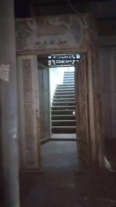 شقة للجار 120م بوبيات قرب اسواق برتقالة اشتراك مولد مجاني اجارهة 300 قفل للستفسار مكتب السيد للعقار واتساب ***********
