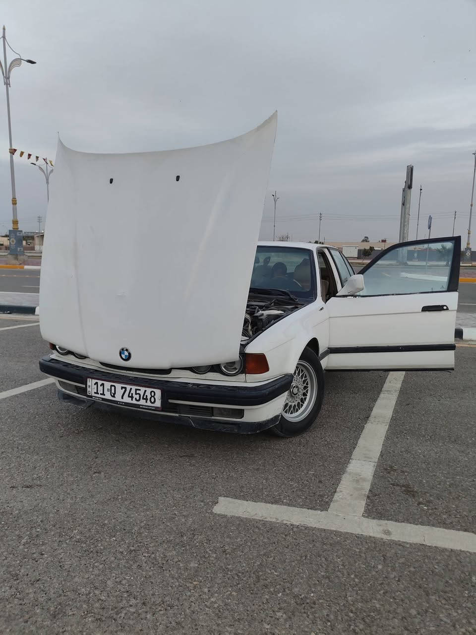 #السلام_عليكم
#للبيع BMW 740i
أصل 8 سلندر
موديل 1992 – وارد ألماني بدون صبغ سيارة بيها مكانات صغيرة صبغها كله بلادي بدون حادث
 مكاني كربلاء المقدسة
رقم بغداد دولي
التحويل باسم المشتري مباشرة 
 سنوية جديدة لحد 2028
 فول مواصفات 
سلايت روف 3 طگاات بجم عريض أصل
دبل إيرباك
دبل جكمجة
 بطانة دبل نفّاضة كشنات كهرباء 16 حركة
جعمقة ستيرن كهربائية 
دكة جرس دشبول بلاد وية السويچ وبل120 
بردة خلفية 
 ومعروفة الBmw
سيارة  شخصية  استخدام منزلي 
مو مستهلكة
جاهزة 100%
مجهزة على آخر حباية
كلشي بيها نظيف وجديد وبلاد وجاهزة مابيها اي نقص
السعر 64
 ومجال بسيط 
 رجاء عندي ضرف خاص واريد ابيع بدون كسران
لاستفسار: ***********
***********
