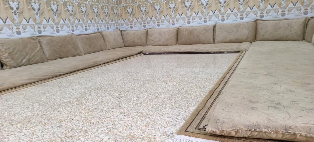 السلام عليكم 
دار للبيع … ملك صرف باسمي 
المساحة ١٠٠ متر مربع ١٠*١٠ ركن 
هول استقبال غرفة نوم منور صحيات داخل خارج 
بيتونة واسعة على كبر الهول درايج صحن 
البيت بناء حديث مقابل حديقة خدمات كاملة 
الجانب الايمن منطقة الهرمات الخامسة بالبداية 
راس الفرع الشارع العام تلعفر سنجار 
للاستفسار اكثر اتصل (( *********** )) واتساب
