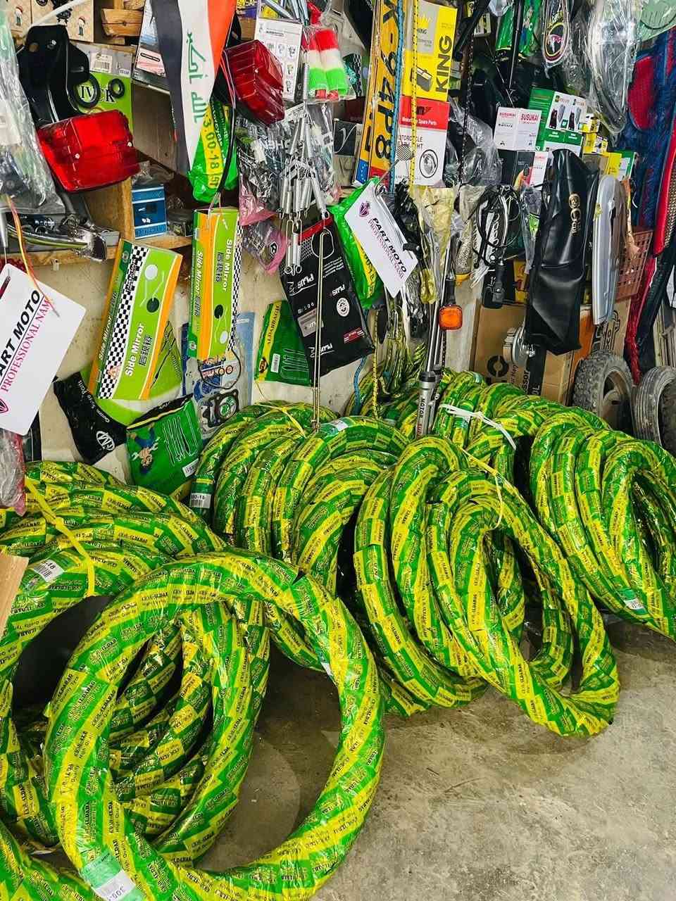 السلام عليكم تم وصول مواد احتياطيه اصليه  للدراجات النارية لوكاله شركه رويال للموطورات العنوان الزاب الحي الصناعي لوفه الحزام مقابيل قصابه صالح الداوود للاستفسار الاتصال ***********
