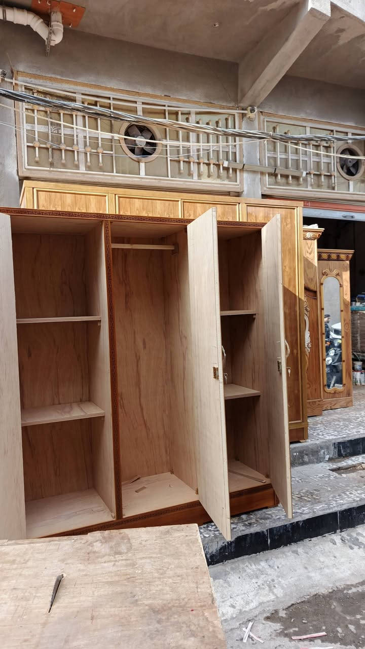 السلام عليكم
معمل ونجاره الصدرين 

متاح كناتير درجه اوله  ابو (٢/٣/٤/٥/٦) انواع الكناتير والغرف النوم حسب الطلب وبوفيات حسب الطلب بيع فقط نقد ويوجد جمله ومفرد مكان المعمل كوت شارع الشيشان داخل الفرع الاول التواصل (***********)
