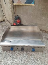 شوايه همبرجر للبيع النظافه 90 السعر 125 وبيها مجال الهاتف 07767079511