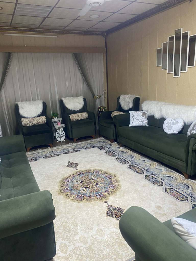 قەنەفە بۆ فرۆشتن تاقمە قەنەفەکە بۆ فرۆشتن پەروانەکانی سەر قەنەفەکە بۆ فرۆشتن نییە 
٢٥٠هەزار و قفل جوابی چات نادرێتەوە دەتوانن پەیوەندی بکەن بەم ژمارە تەلەفونەوە   //سلێمانی :ڕۆژهەڵات
((***********)) السليمانية, العراق
