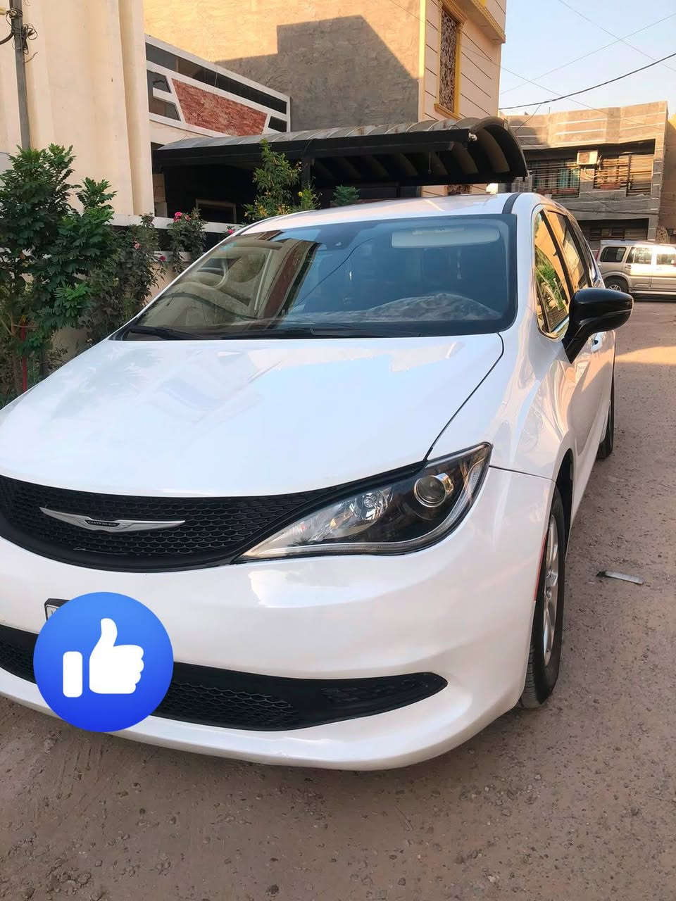 السلام عليكم ..
كرايسلر فويجر موديل 24 حادثها كسر بالدعامية ومصلحه نفسها مكفوله داخله شهداء باقيلها سنه وشهرين تصير حره
ماشية 36 الف مايل
كير محرك صدر حدادية مكفولة 
السيارة نظيفة صور الحادث موضح عدكم
اي استفسار 
*********** 
متوفر واتساب
