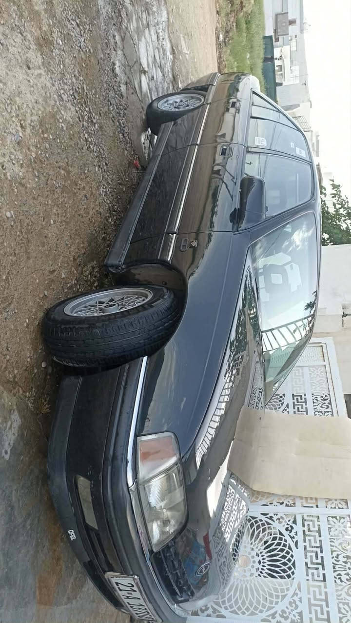 اوميكا موديل 93سنويه رقم جديد تحويل وكاله شرط تايرات جديد محرك شرط خياس وسوالف مابي سياره نضيفا جدا ضرر مابيها بلاد تبريد يرادلها جم حاجه 
***********
