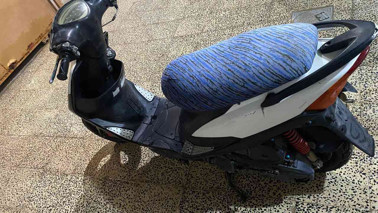 سلام عليكم ماكس سرعة120 للبيع 
كلشي ماعيزها غير دبلات كدام
السعر 350 وبي مجال بسيط 
الاتصال ***********
