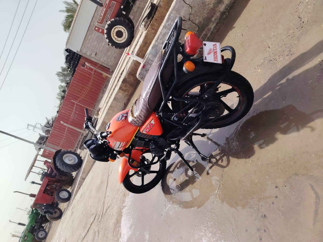 اخوان مكلف بل نشر رقم صاحب الدراجه الخاص مغلق للبيع دراجه دايون موديل 2021كفاله برغي مامفتوح بيها محرك حجم 200اخوان #سعر مليون او 200وبيه مجال مكان ذي قار قضاء الرفاعي ***********
