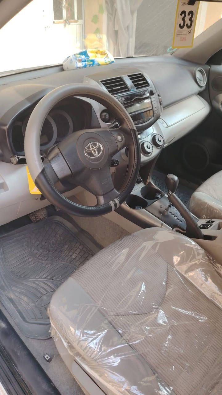 🚗 للبيع: تويوتا راف4 نقد او قسط
الموديل: 2011 (للبيع قسط او نقد)
المحرك: 4 سلندر 2.4 لتر VVT-i
ناقل الحركة: أوتوماتيك
نظام الدفع: أمامي أو دفع رباعي (حسب الفئة)
الوقود: بنزين
عدد الركاب: 5
لون: أبيض
سبير خلفي خارجي
جنوط ألمنيوم
تبريد ممتاز / مكيف قوي
سيارة عائلية مرتفعة واقتصادية
🔧 المواصفات المعروفة لهالفئة:
قوة المحرك تقريباً 170 حصان
صرفية بنزين تقريباً 8–10 لتر لكل 100 كم
وسائد هوائية
ABS مانع انزلاق
مرايا كهرباء
نوافذ كهرباء
سنتر لوك
للتواصل علا الرقم التالي 

‏‪***********‬‏   وتساب 

***********.  وتساب 

*********** وتساب
