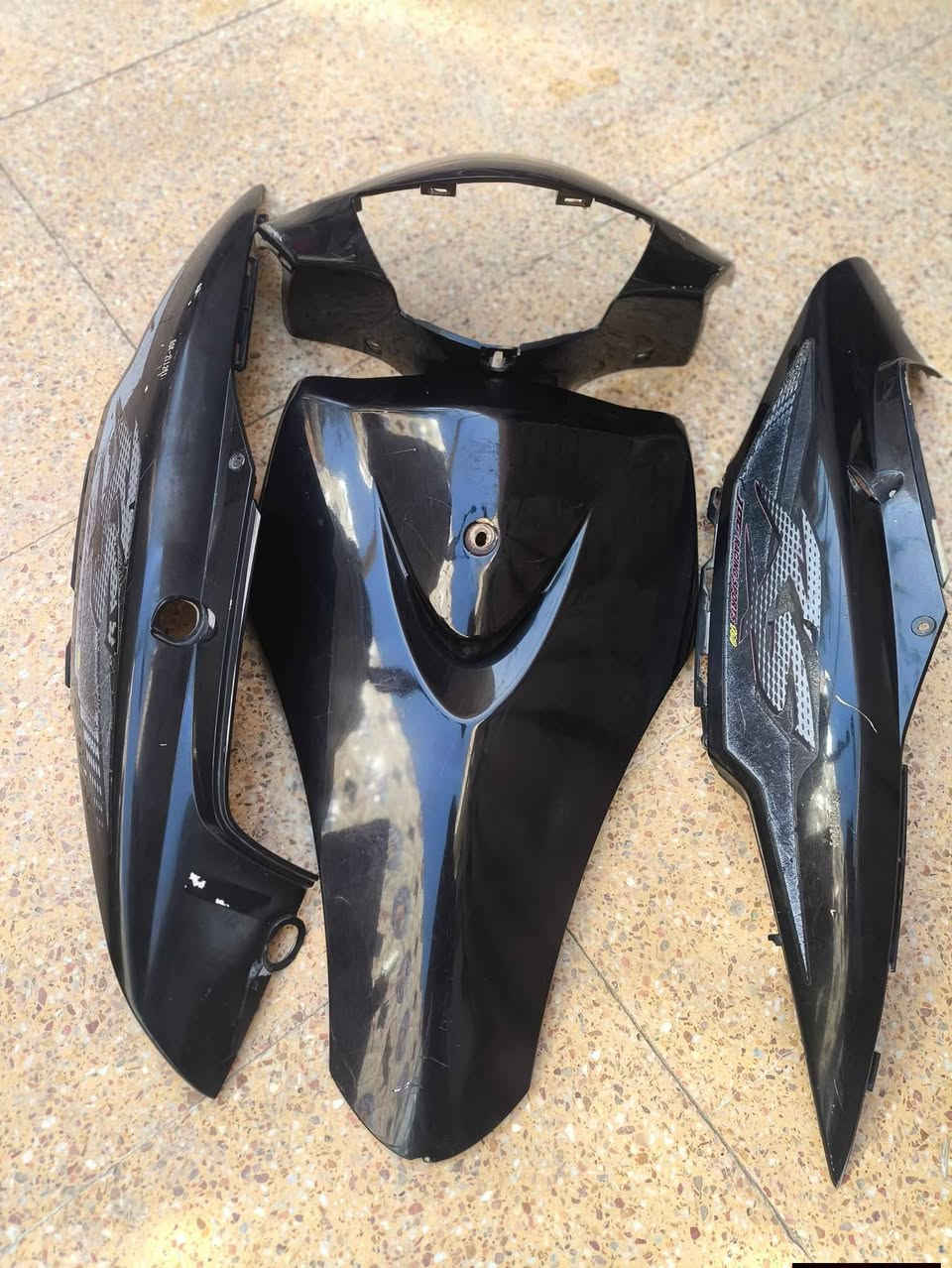 للبيع كفرات ماكس عدله بلاديات بس الصفاحي مختمه والكفر الامامي بي كسر مثل ما موضح بالصوره


**إذا كنت صاحب هذا الإعلان وتريد حذفه لأي سبب، رجاءا أرسل رسالة إلى الدعم الفني**